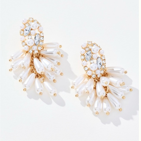 Anthropologie Jewelry - Anthropologie pearl Cluster Crystal drop Earring